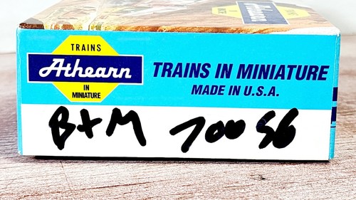 Boston and Maine RR 40' Single Door Boxcar 70056 Roundhouse? HO Scale Weathered - Picture 8 of 8