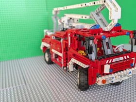 LEGO Technic 8289 Fire Truck &ndash; Complete &ndash;  With Manuals 