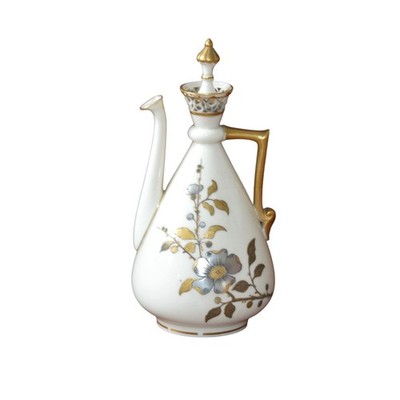 Ein Royal Worcester ''Old Ivory'' ästhetisches Uhrwerk Ewer und Cover, datiert 1884,