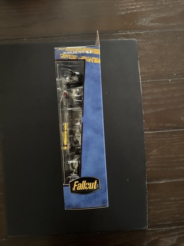 Fallout Maximus McFarlane Toys 7" Inch Actionfigur 2025 in der Hand! - Bild 4 von 6