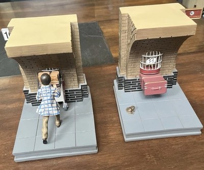 Harry Potter Hogwarts 9 3/4 Platform Bookends Warner Bros Studio