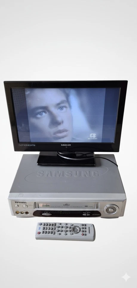 VIDEOREGISTRATORE VHS SAMSUNG SV-641X LETTORE CASSETTE VINTAGE VCR FUNZIONANTE - Immagine 2 di 4