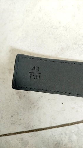 Cintura Fendi Nuova Grigia E Nera Con Fibbia Nera Taglia 110cm - Foto 5 di 5