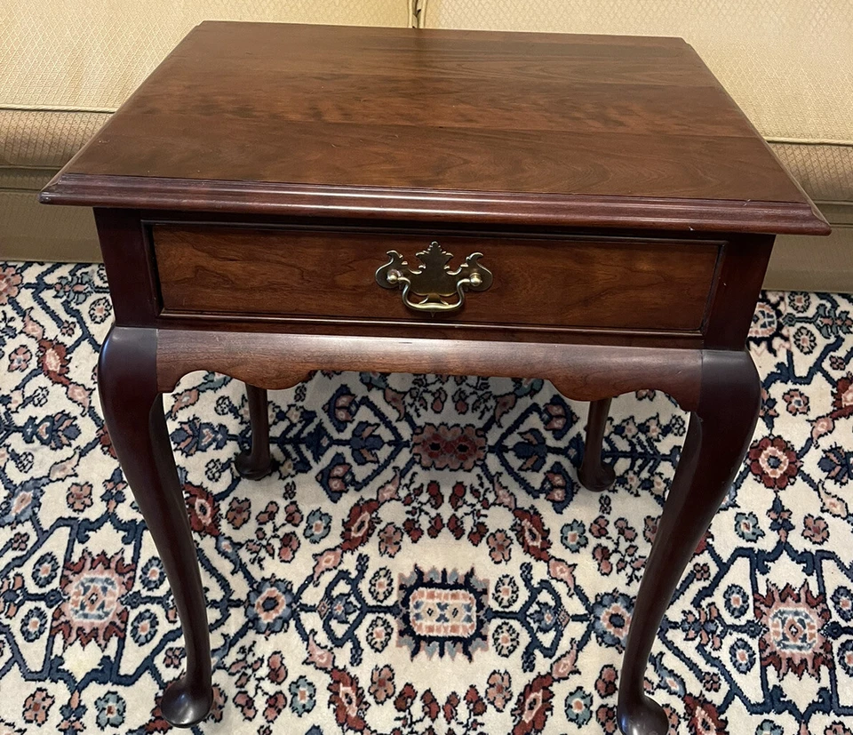 Mesita de noche Stickley 1 cajón Cherry Queen Anne Foto 3 de 4