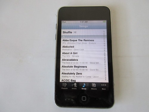 Apple iPod Touch 2nd Generation 8GB 1400 Songs MB528LL - Picture 10 of 16
