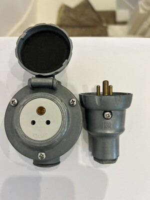 Lewden 10 A metallverkleidete Steckdose & Stecker 2-polig plus Erde wetterfest IP66 portofrei