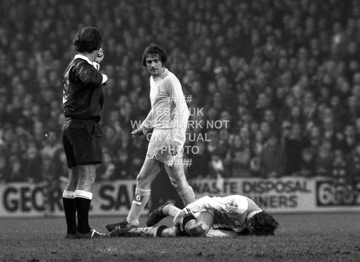 1972 NORMAN HUNTER ICONIC TACKLE LEEDS UNITED PHOTO PRINT UTD