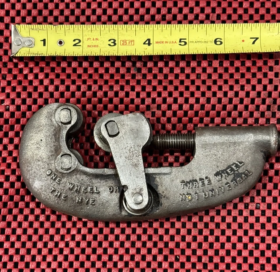 Vintage The Nye No.1 Heavy duty Pipe or tuber cutter P-770 Capacity 1/8” To 1” - Image 2 of 4