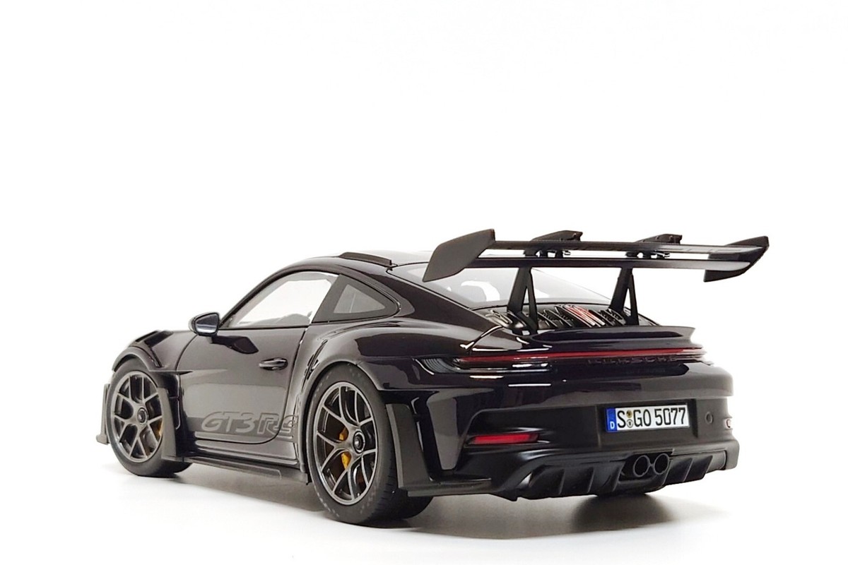 Norev 1:18 Porsche 911 GT3 RS (992) Weissach Package in Viola