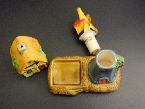 Vintage Novelty Salt & Pepper Set Windmill & Cottage Made In Japan - Picture 2 of 6
