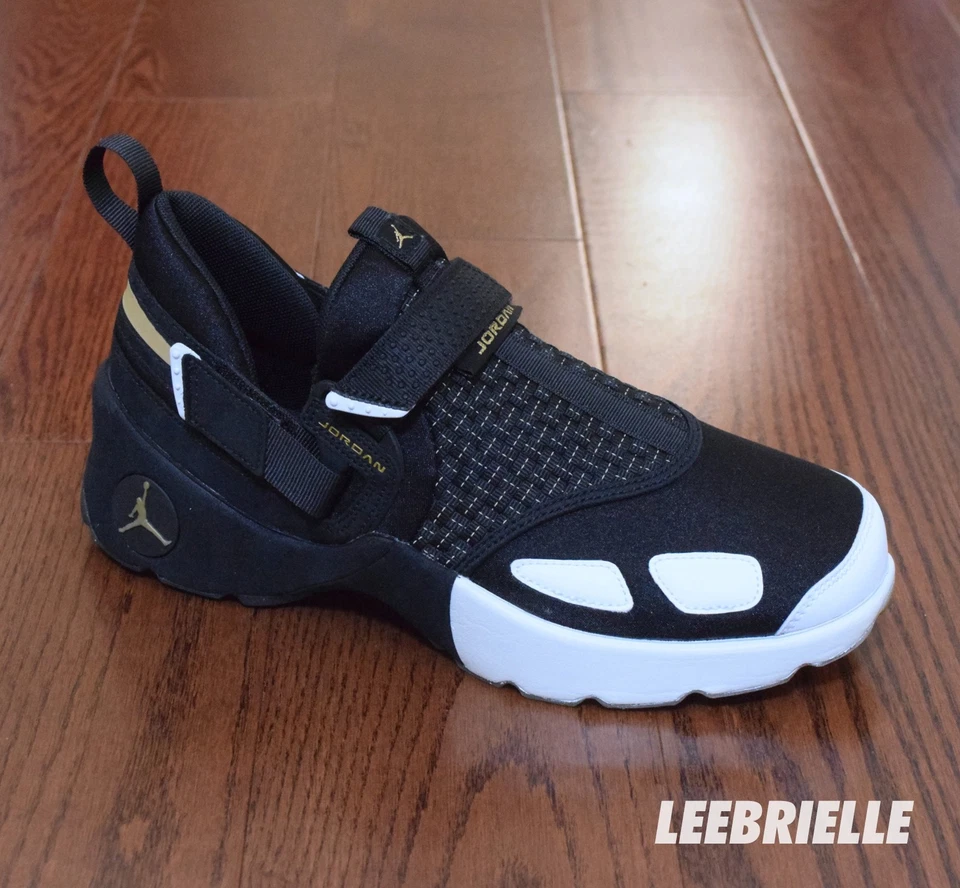 РАЗМЕР 8,5 - AIR JORDAN TRUNNER BHM ЧЕРНЫЙ ЗОЛОТОЙ БЕЛЫЙ РАБОТАЕТ (2017) 909408-032 - Изображение 2 из 4