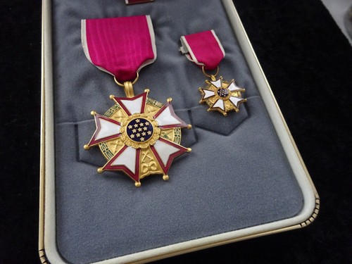 Original LEGION OF MERIT US Orden Vietnam Korea old! in Box im Etui mit Miniatur - Bild 2 von 17