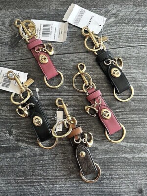 キーホルダー・キーリング Coach Trigger Snap Bag Charm CY235 COACH® Outlet | Trigger Snap Bag Charm With Strawberry Print