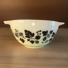 Rare PYREX 441  1  1/2 Pt. Cinderella  Black on White Gooseberry Bowl MINT