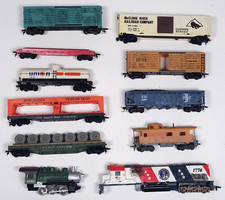 Vtg Lot 11 Tyco HO Locomotives Caboose Auto Tanker Flat Car Train Untested