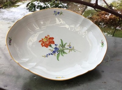 Meissen mehrpassige Schale  Blumenmalerei Goldrand, B 26 cm