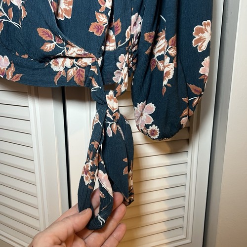 Camicetta donna American Eagle Outfitters floreale manica lunga finta avvolgente - Taglia M - Foto 6 di 15