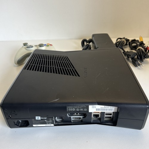 Microsoft Xbox 360 S 4GB Console Nera con Controller e Cavi OEM Testata Funzionante - Foto 5 di 7