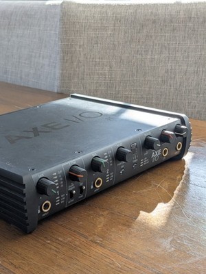 IK Multimedia AXE I/O Guitar Premium Audio Interface Z tone Impedance 2 in 5 out