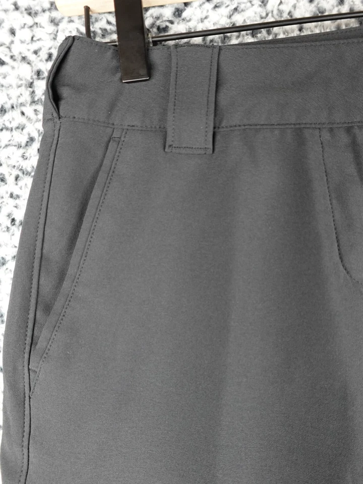 Pantalones cortos Oakley Golf negros con bolsillos delanteros para mujer talla 6 Foto 2 de 4