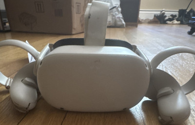 Meta Quest 2 Standalone VR Headset White USB-C with Controllers