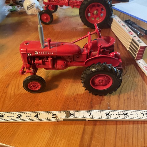 Ertl McCormick Farmall Super A Bauernhof Spielzeug Traktor Diecast Sammlerstück 1:16