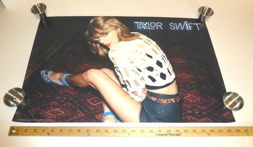 Poster ufficiale 2014 Taylor Swift seduto Barlow & Schofield fotografia 26"x17" - Foto 3 di 5