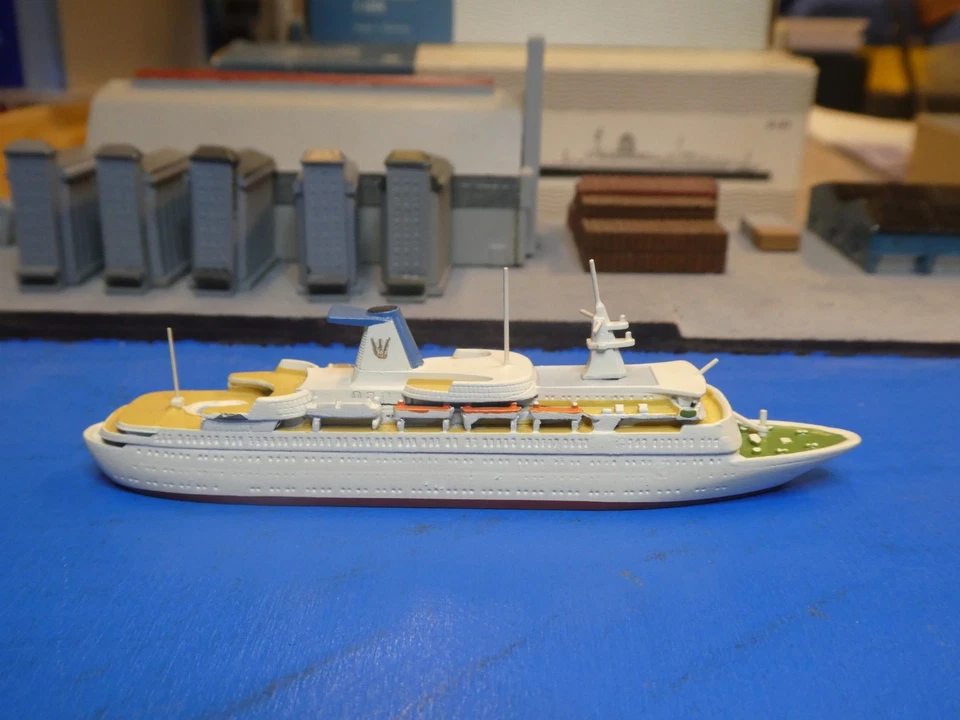 Passagierschiff Golden Odyssey (GRC) in 1:1250 Hersteller Hansa S281