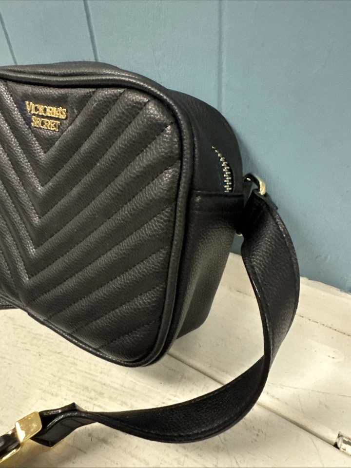 Victoria's Secret Faux Leather Tassel Black Gold Quilted Fanny Pack Bag Belts - Image 4 of 4