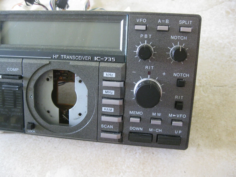 PANNELLO FRONTALE ICOM IC-735 completo meno encoder VFO e manopola in buone condizioni-P&P - Immagine 4 di 4