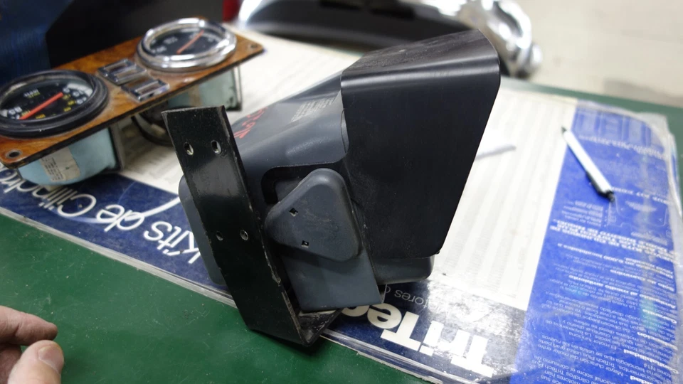 Clarion 6" Rear Safety Vision Back up Monitor CJ-711E w Sun Shield - Image 2 of 4