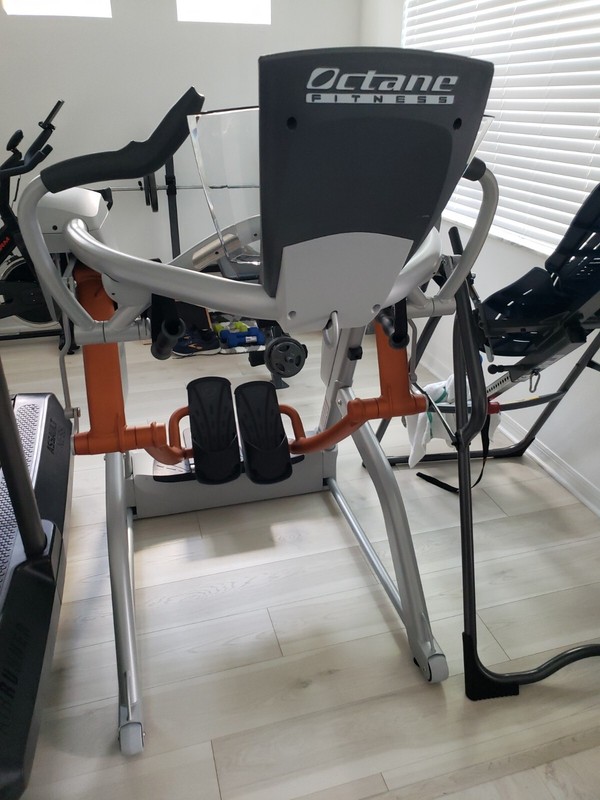 Octane Fitness ZR8  Zero Runner Pre-owned (Delivery May Be An Option) 