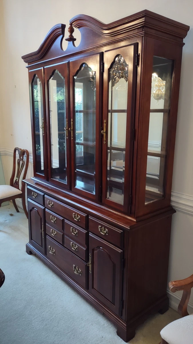American Drew Wooden Dining Room Home and Garden Furniture for