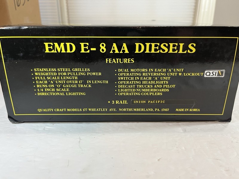 Weaver 3R Vintage Union Pacific E8AA Diesel Engine Set. NIB. Runs with Lionel.