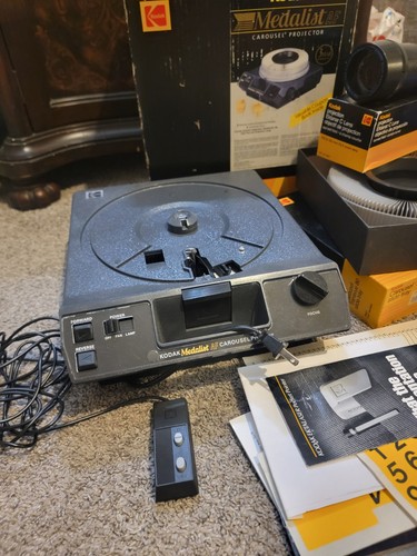 Kodak Medalist AF Carousel Slide Projector Lens/Remote Original Box w/X Tray - Picture 2 of 10