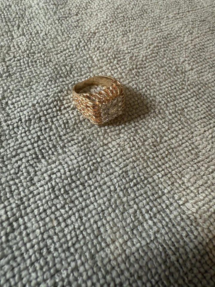 Anillo de oro con racimo de diamantes de dos formas cuadradas de 14 k para caballeros Foto 4 de 4