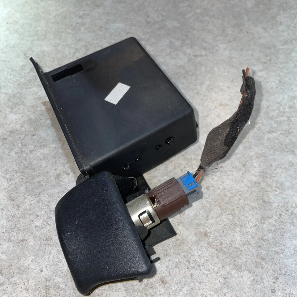 Chevrolet Malibu 1997 2000 bandeja de cenizas pieza de moldura con encendedor de cigarrillos. ¡SIN BANDEJA! Foto 2 de 4