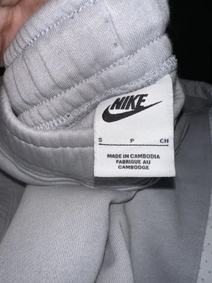 bas nike gris - Photo 1/3