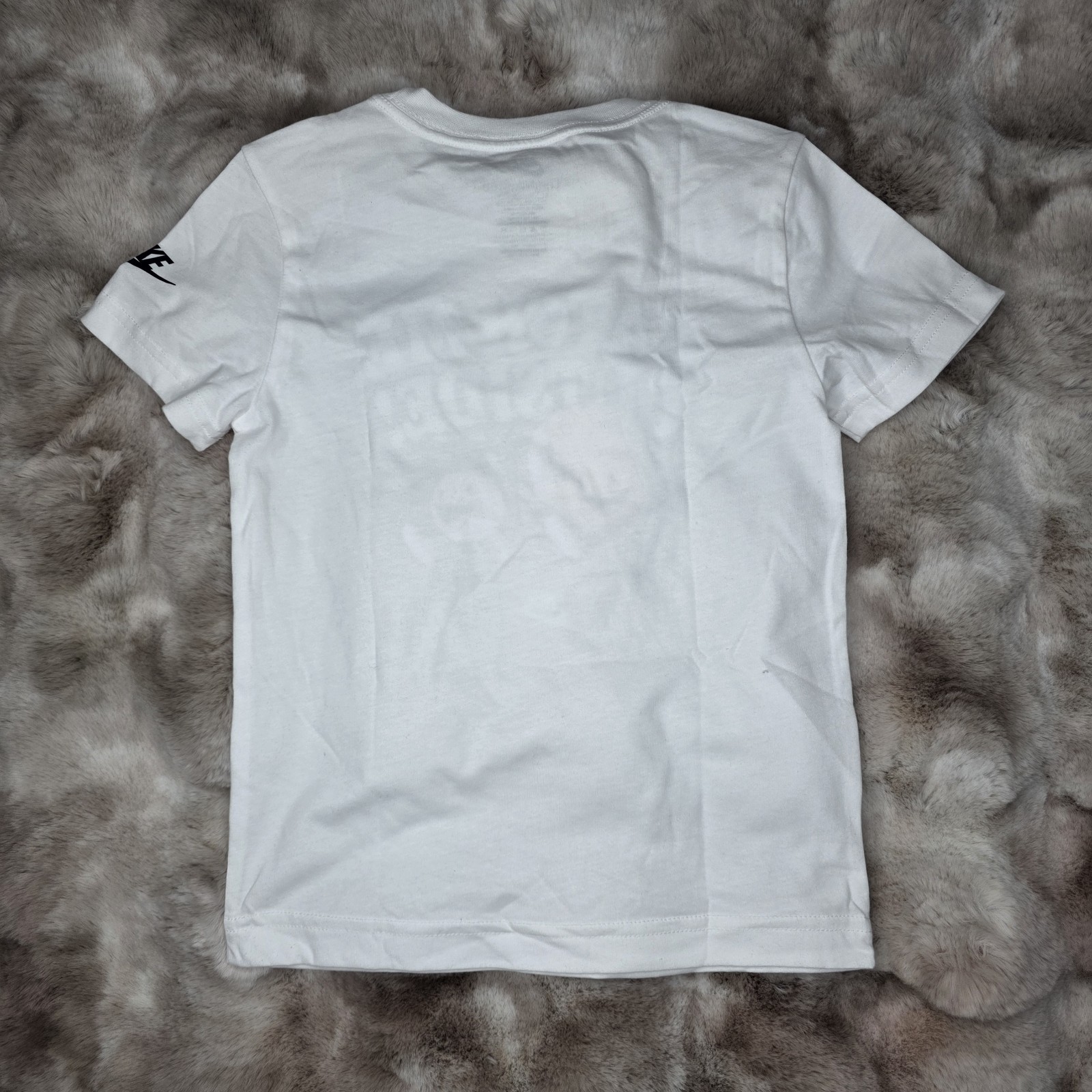 Nike Short Sleeve T-Shirt & Cargo Shorts 2 Piece Set White/Black Size 6 Boys NWT thumbnail 4