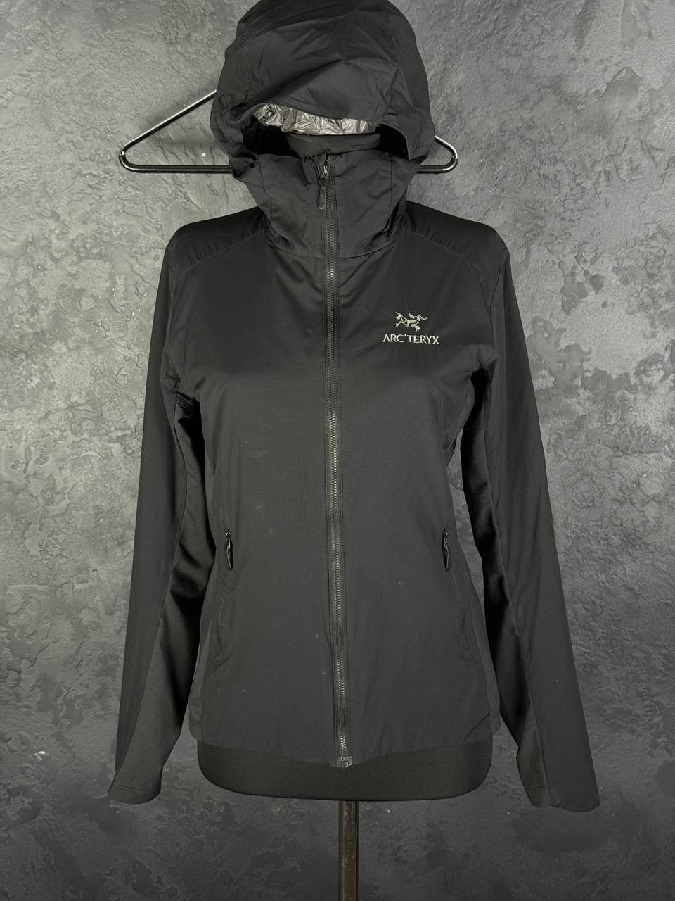 Arc'Teryx Atom LT Hoody Jacket Women's Size M Black image 4