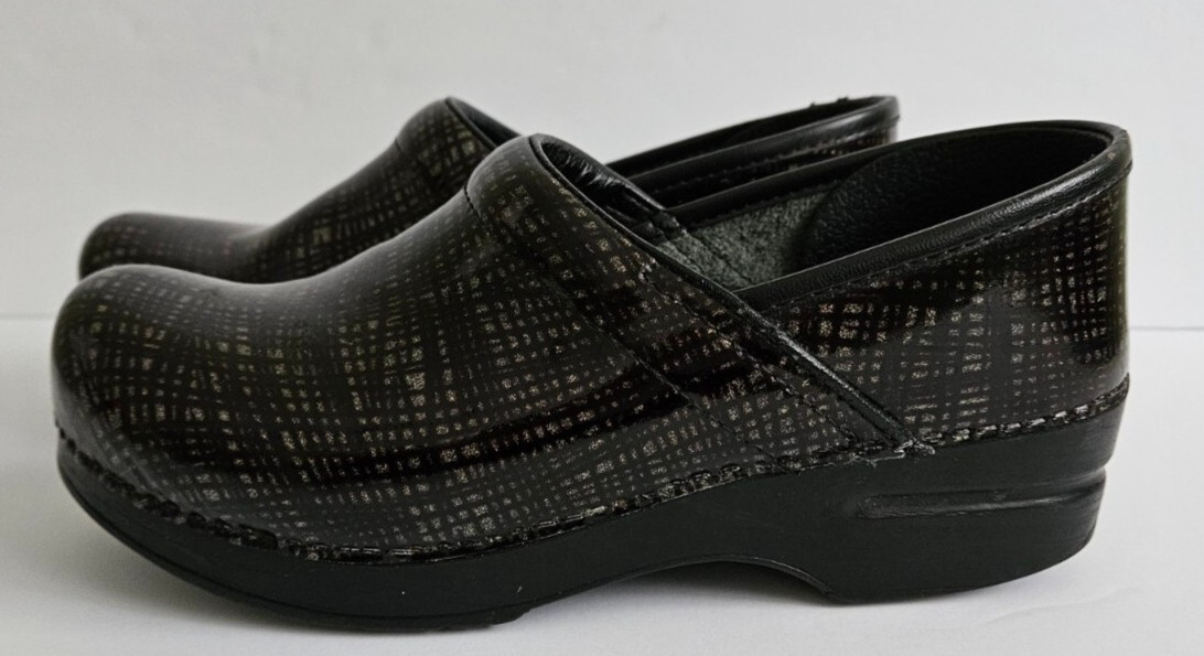 Dansko Black Silver Metallic Pattern Clogs Sz 38 … - image 1
