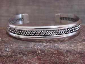 SHIPS: Elaine Tahe TRIANGLE BANGLE バングル