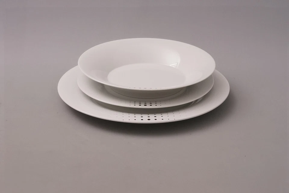 KPM Berlin Form Berlin schwarze Punkte Speiseteller Kuchenteller Suppenteller