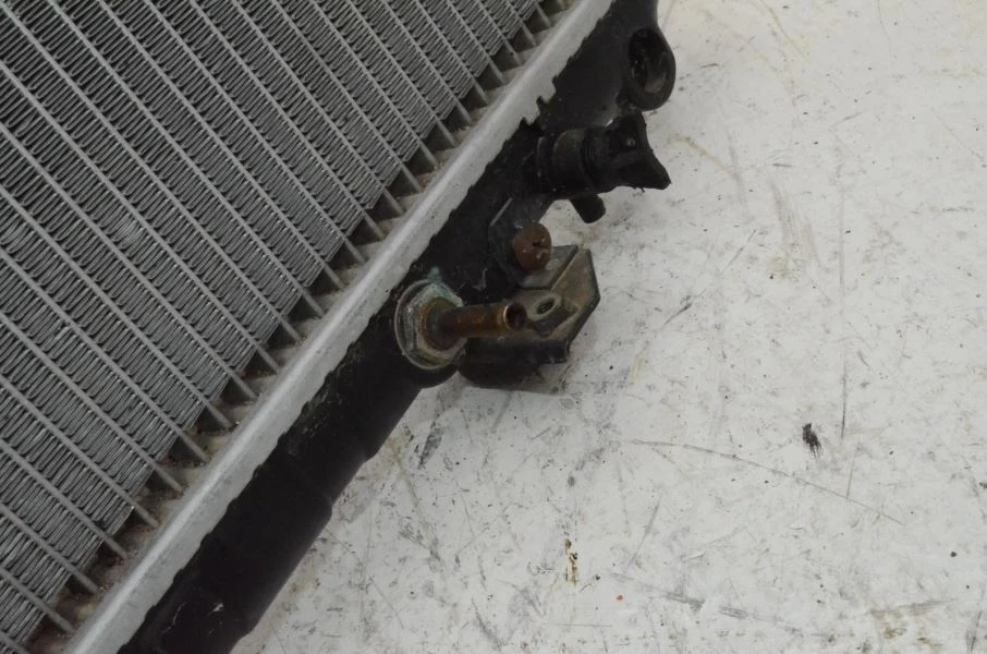 1990-1996 Nissan 300ZX Z32 2+0 Radiator - Изображение 4 из 4