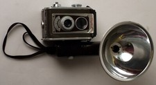 ART DECO TWIN LENS CAMERA WITH FLASH AND VINTAGE CASE
