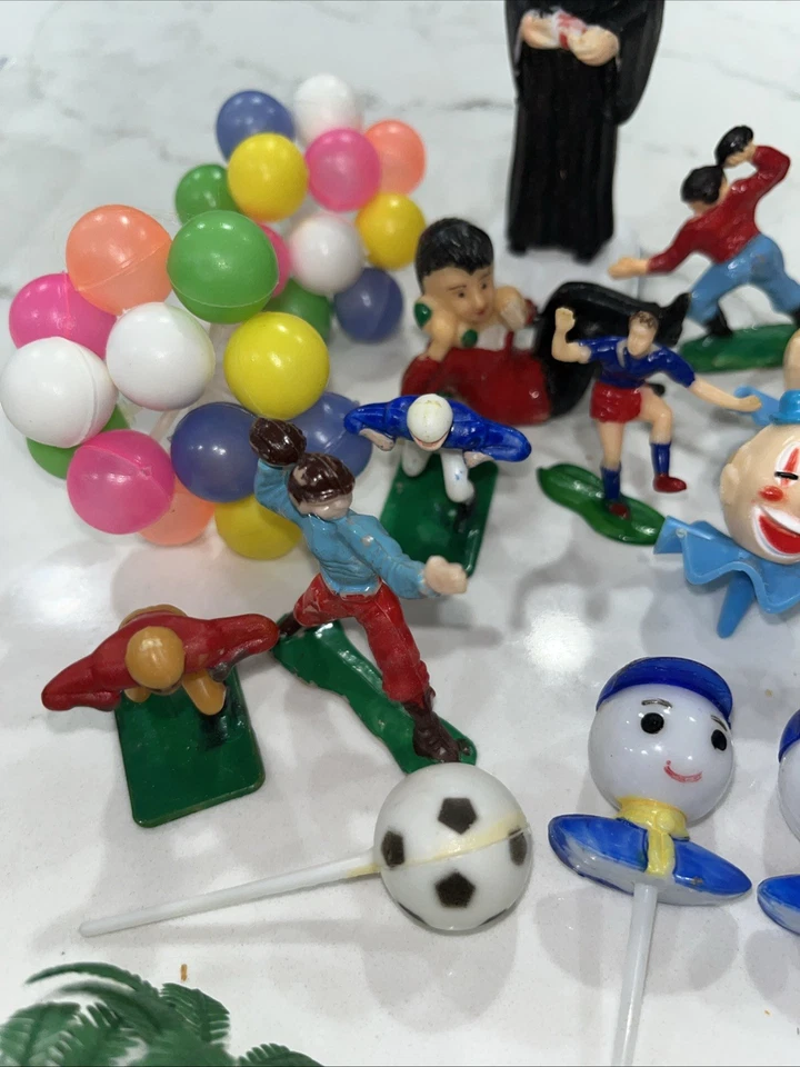 Lote de enfeites de cupcake vintage palhaços escoteiros futebol formatura anos 70’ - Imagem 3 de 4