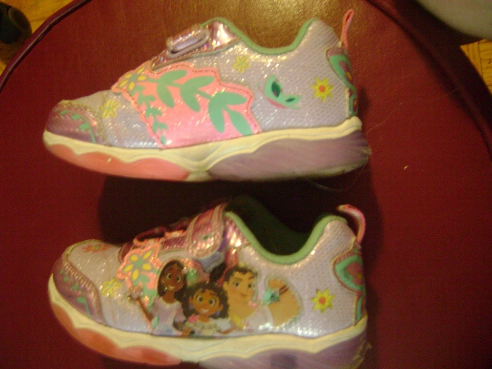 ZAPATOS DISNEY ENCANTO NIÑA S talla 10 Brillan al caminar Foto 3 de 3