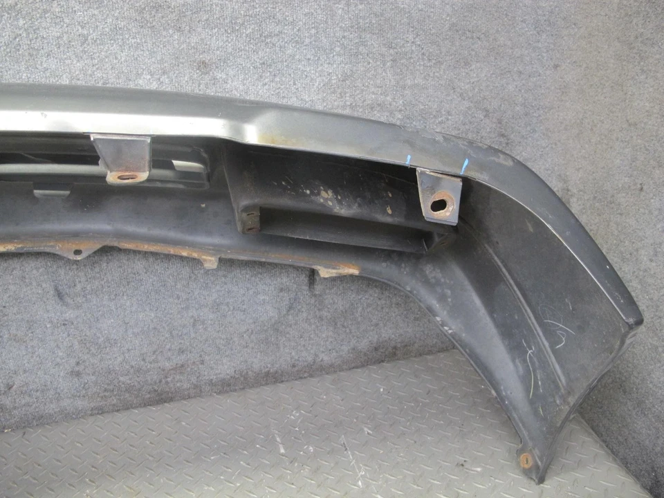 Cubierta del parachoques delantero gris Lexus J100 LX470 1998-2002 Foto 3 de 4