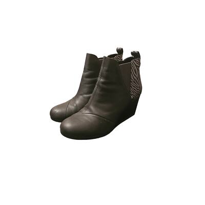 TOMS 10016061 Women's Kelsey Black Zebra Shimmer Wedge Heels Bootie Boots  SZ