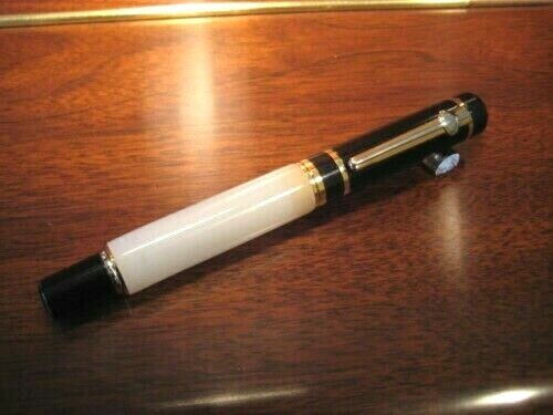 Collectable Imperial Black Fountain Pen with white Jade body  - Picture 5 of 9